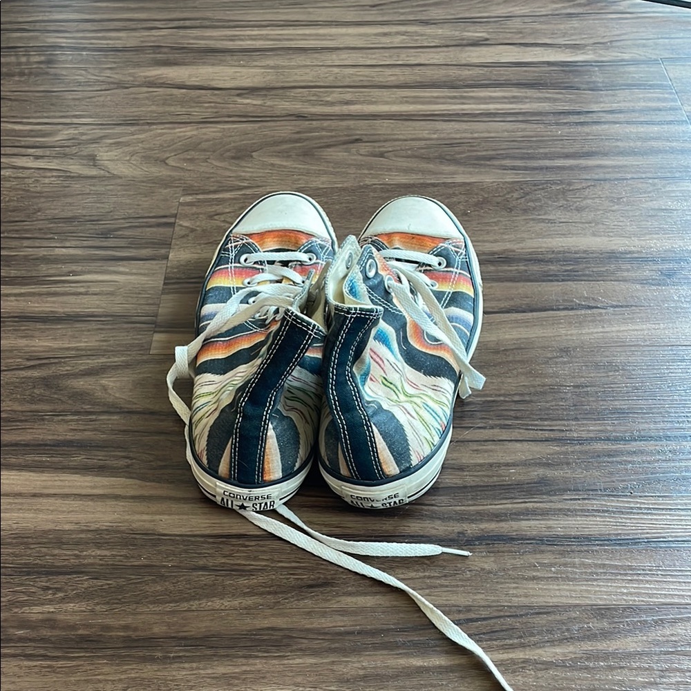 Converse High-Tops with Colorful Wave Pattern - Picture 4 of 6